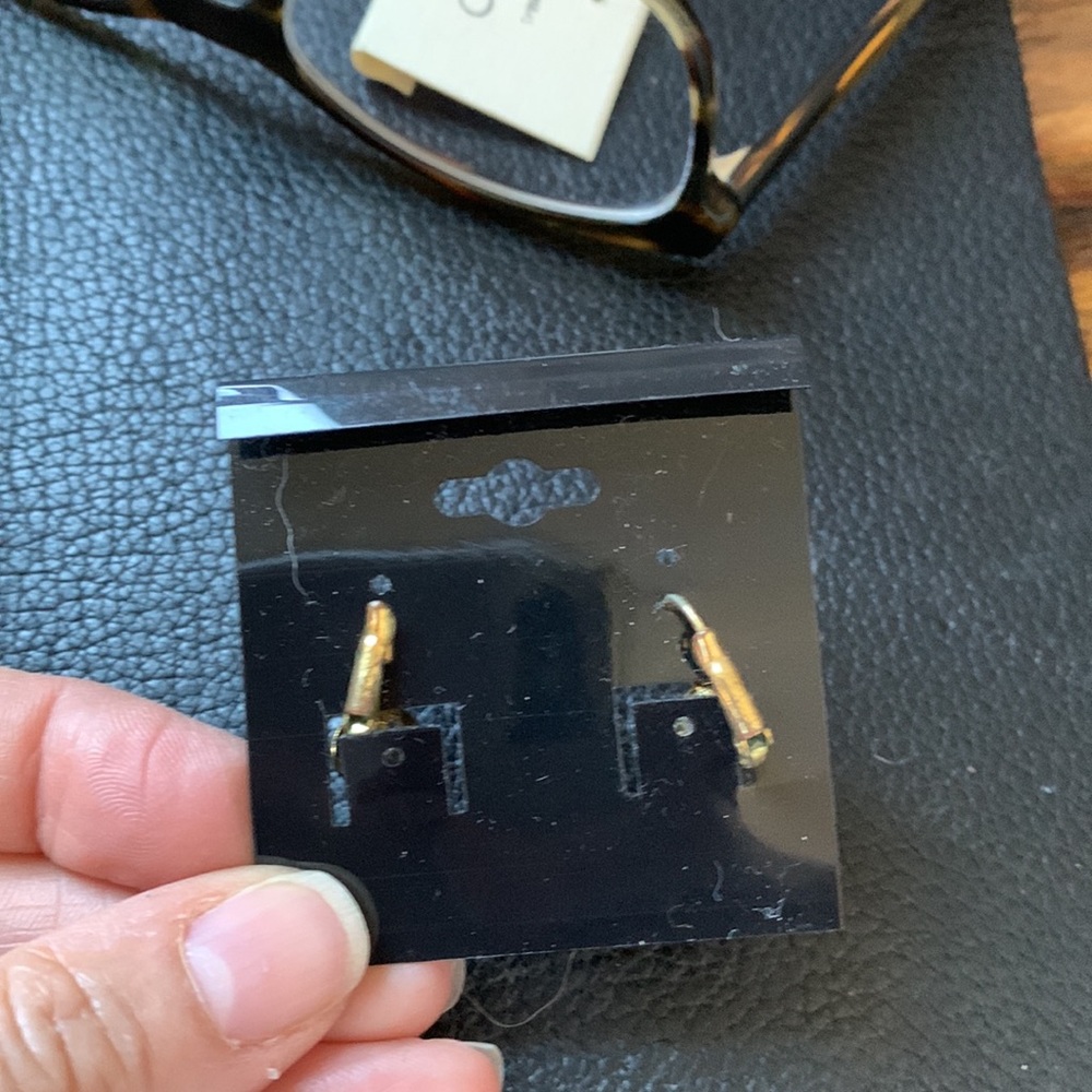 Assorted stud earrings - Picture 5 of 9